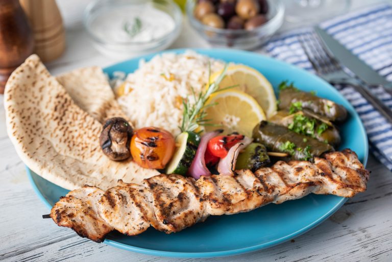 Kreikka, souvlaki Kreikkalainen souvlaki ruoka-annos