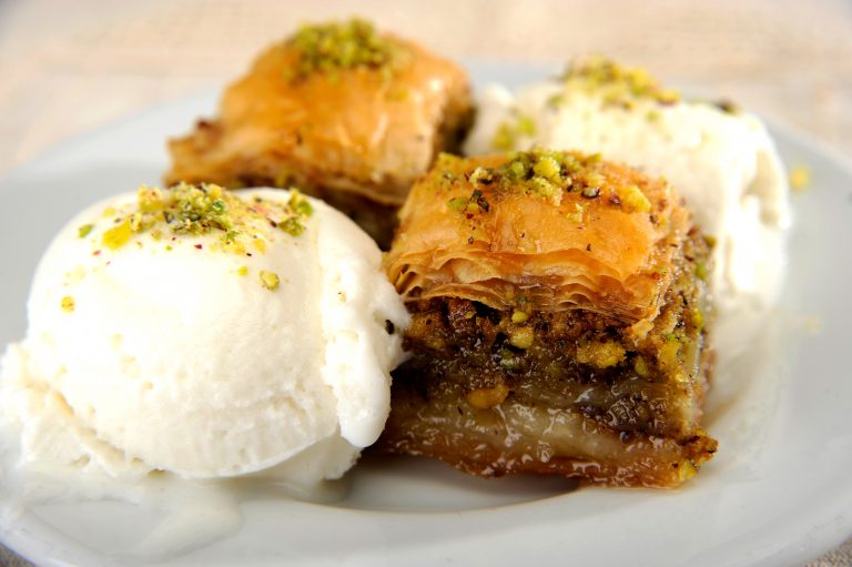 Kreikka, baklava Baklavaa jäätelöllä