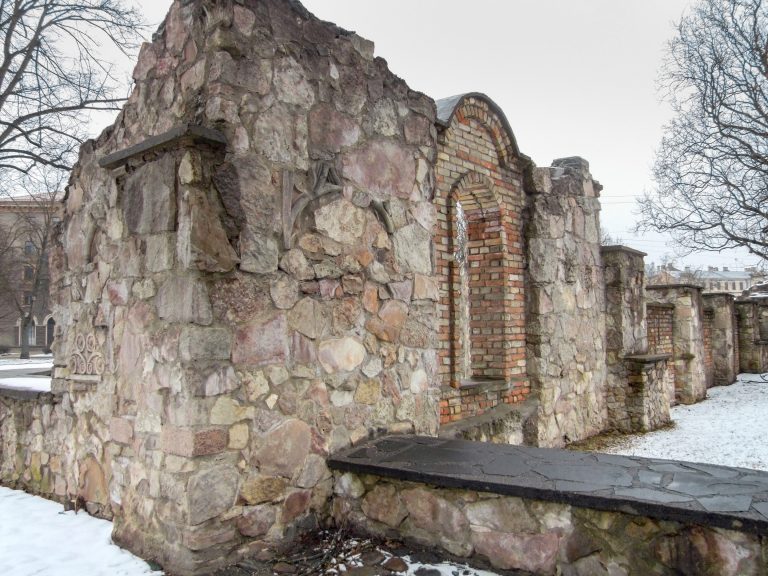 Latvia, II maailmansota, kävelykierros, Holokaustin muistomerkki