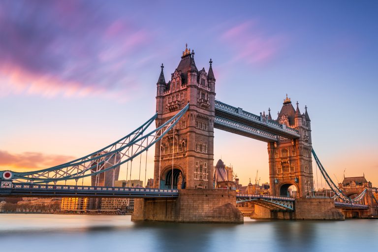 Lontoo, Tower Bridge